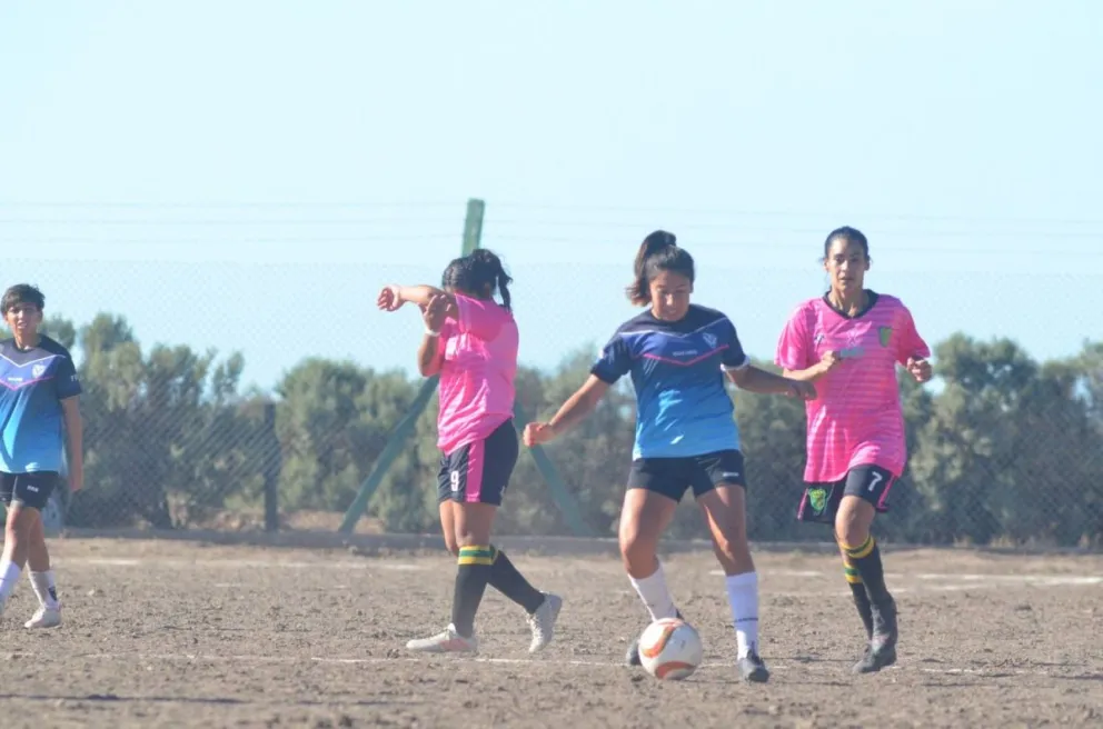 Villa Linch y Peña lideran el femenino