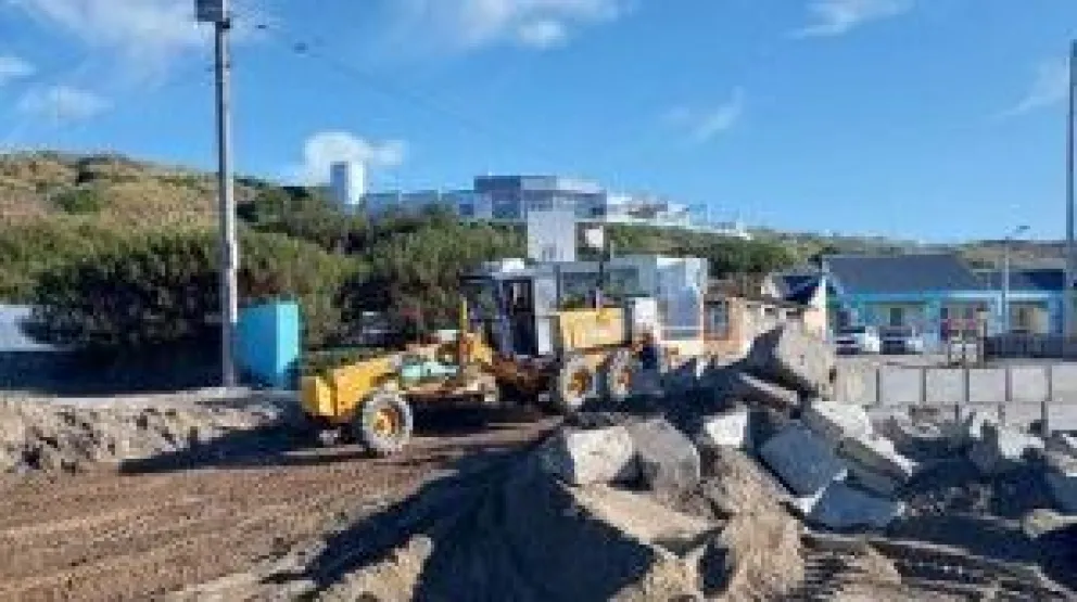 Mejoran la bajada a la playa al pie del faro Río Negro en El Cóndor