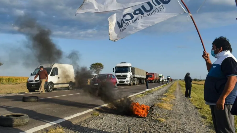La UPCN salió a la ruta 3 para protestar por falta de aumento salarial