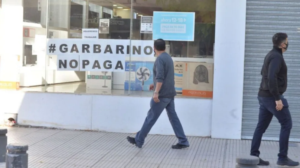 Sigue la presión gremial para que Garbarino abone los sueldos