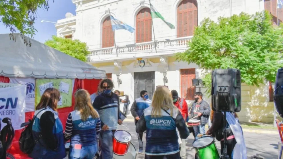 Ruidos y olores, la queja de empleados de Casa de Gobierno contra la UPCN