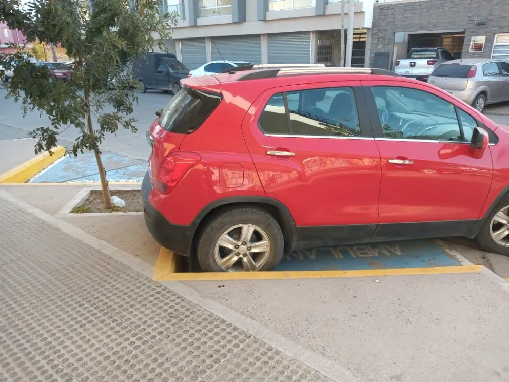 No saben leer o se creen ambulancias: la misma falta todos los días