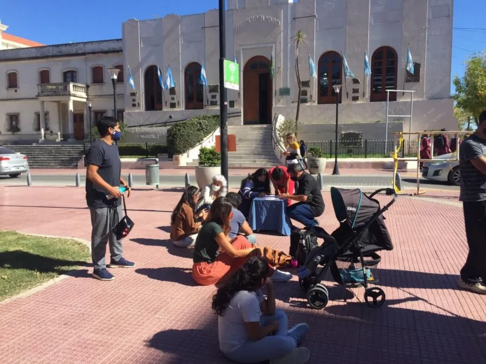 Vecinos de Los Alpatacos volvieron a reclamar por la apertura de camino