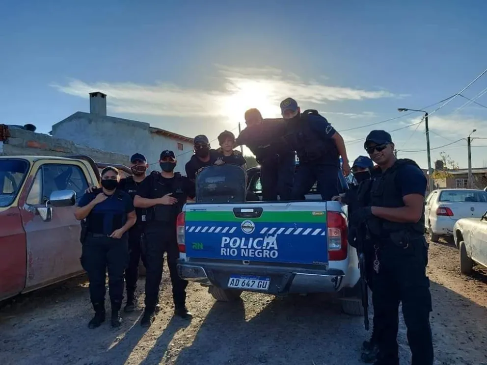 Toda una delegación de policías para festejarle el cumpleaños a un nene