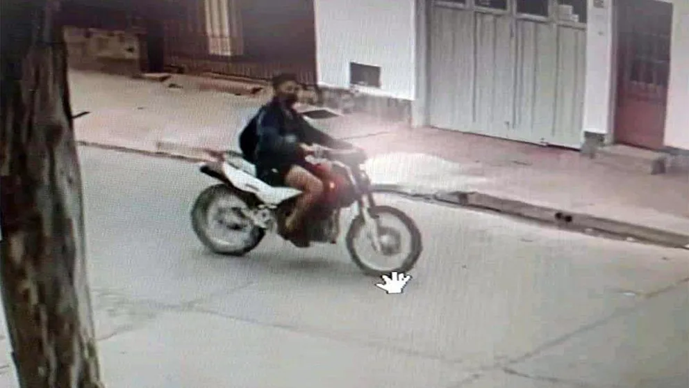 Atropelló a una nena de 3 años, la arrastró y la pateó en la cara para huir