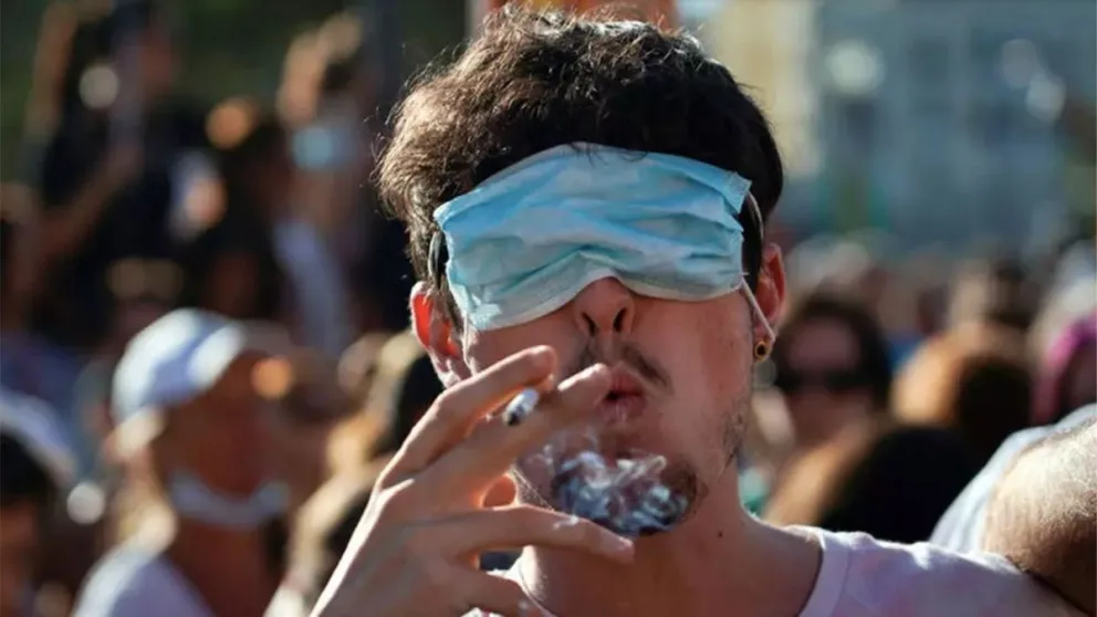 Covidiota, coronaplauso y otras palabras que sumó al diccionario la RAE