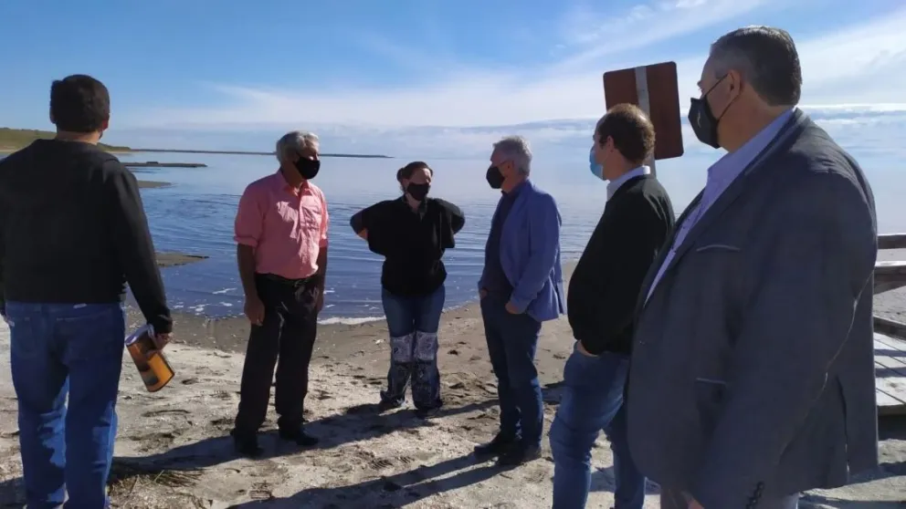 Habitantes de Los Pocitos pidieron al Intendente un muelle para lanchas