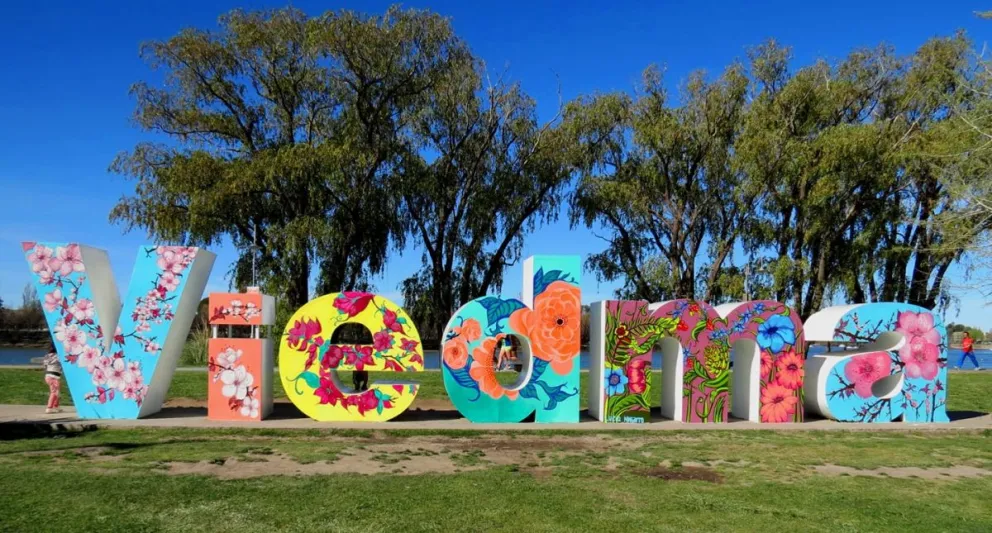 El incidente en el cartel de Viedma y los riesgos de jugar en lugares prohibidos
