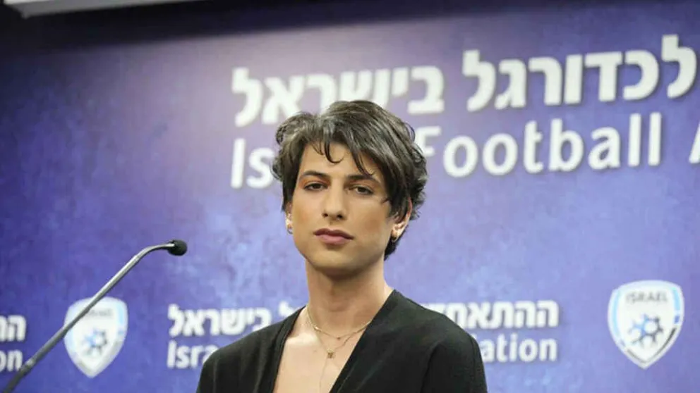 Sapir Berman es la primera árbitra trans del fútbol masculino profesional
