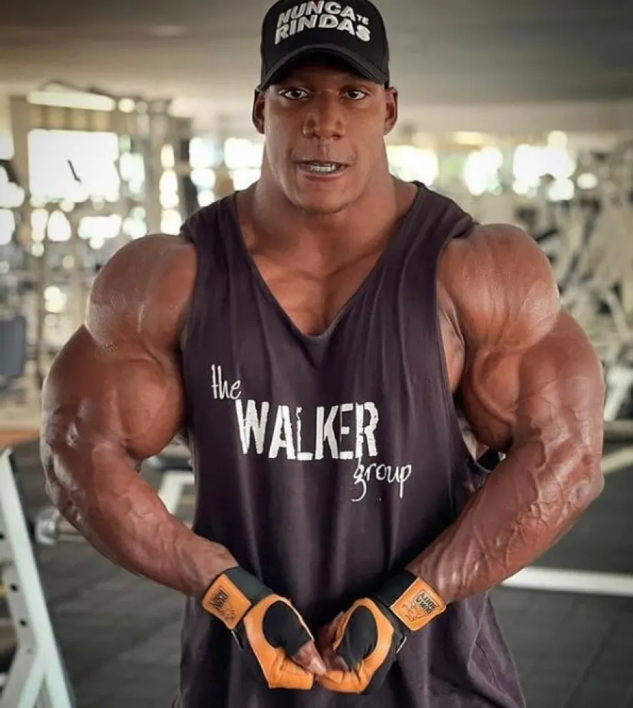 Por el tamaño de su cuello lo apodan "Neckzilla", y es el "Hulk" colombiano