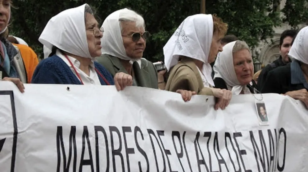Se cumplen 44 años de la primera ronda de las Madres de Plaza de Mayo