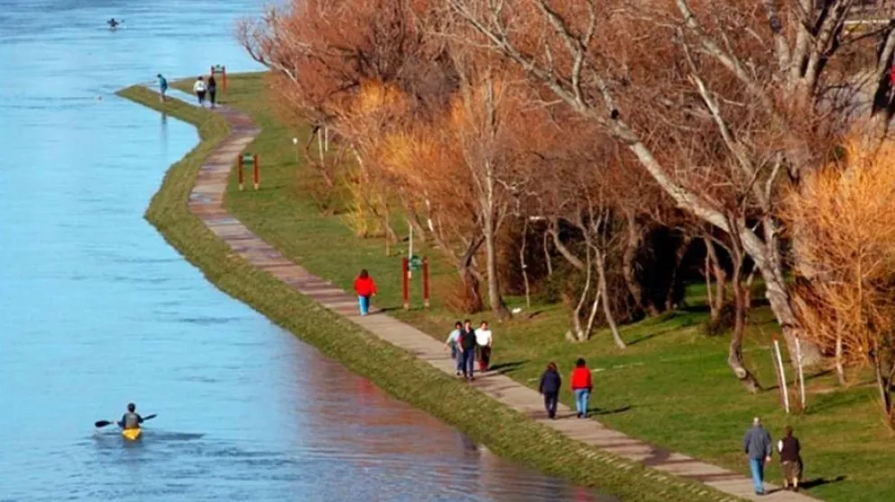 El buen clima asegura una caminata, paseo en kayac o escapada al mar