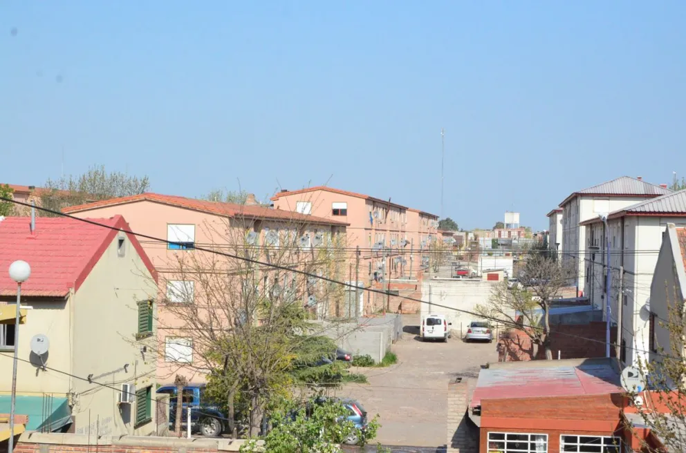 Loco con un arma causó pánico en las 1016