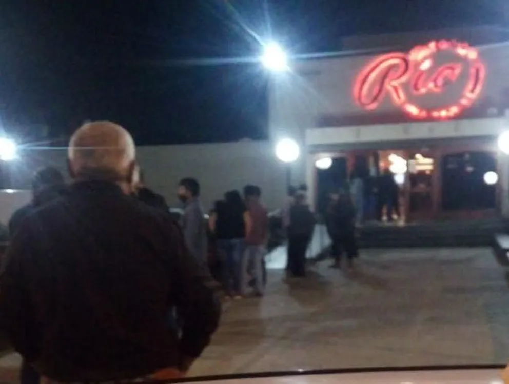 Largas colas en el Casino para jugar algunas fichas