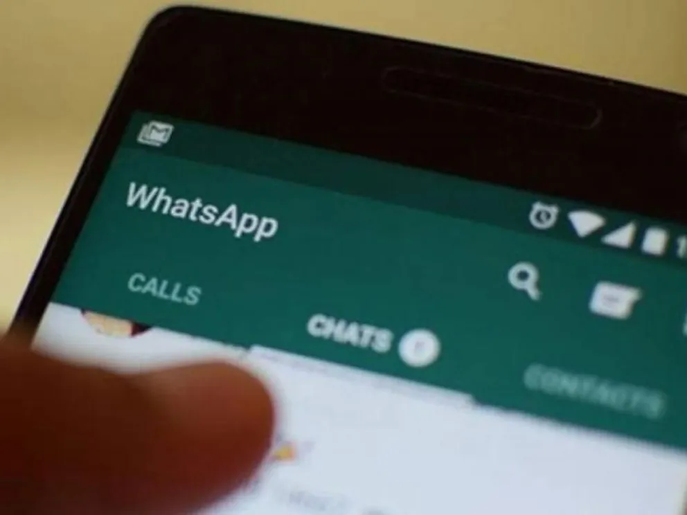 Descubrió un chat erótico de su esposo con otra y él le dio una brutal golpiza