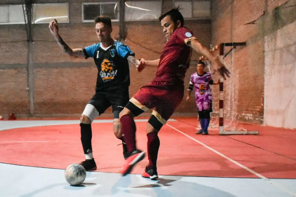 Futsal AFUSVI: AEC A, Franquito y Defe Naranja dominan el torneo Apertura