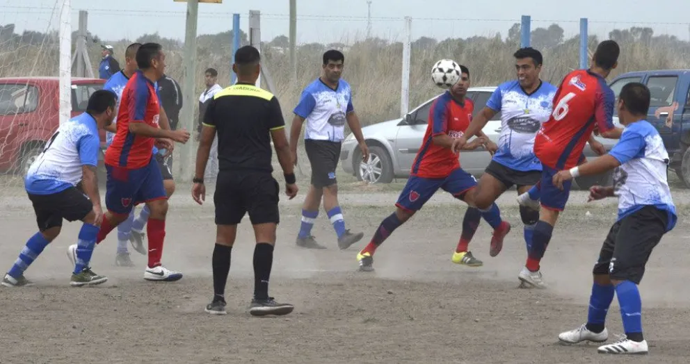 FuVeCom: los veteranos de la Comarca jugaron en San Antonio Oeste