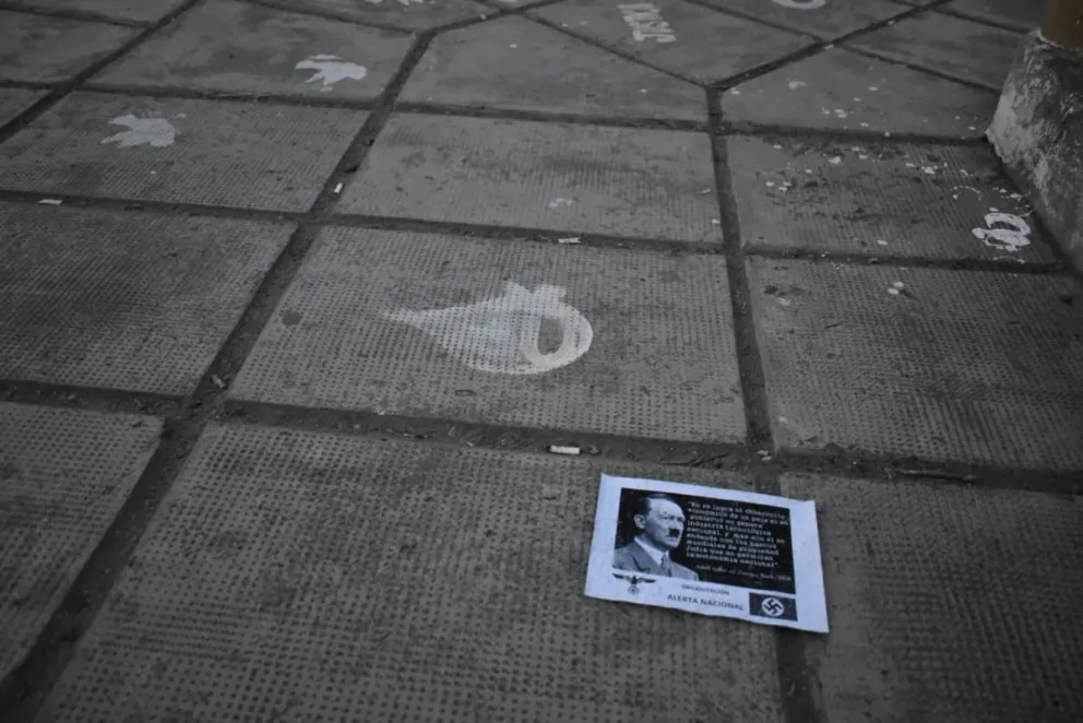 Abogado de Viedma se adelantó y presentó una denuncia por los panfletos nazis