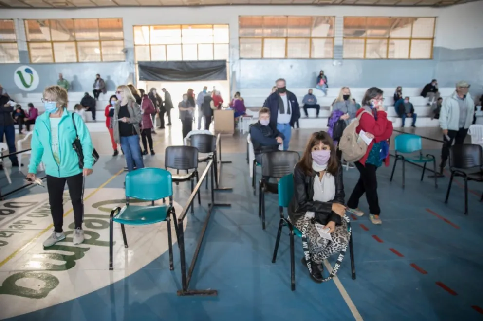 Video: Así sigue el proceso de vacunación en el Fioravanti Ruggeri