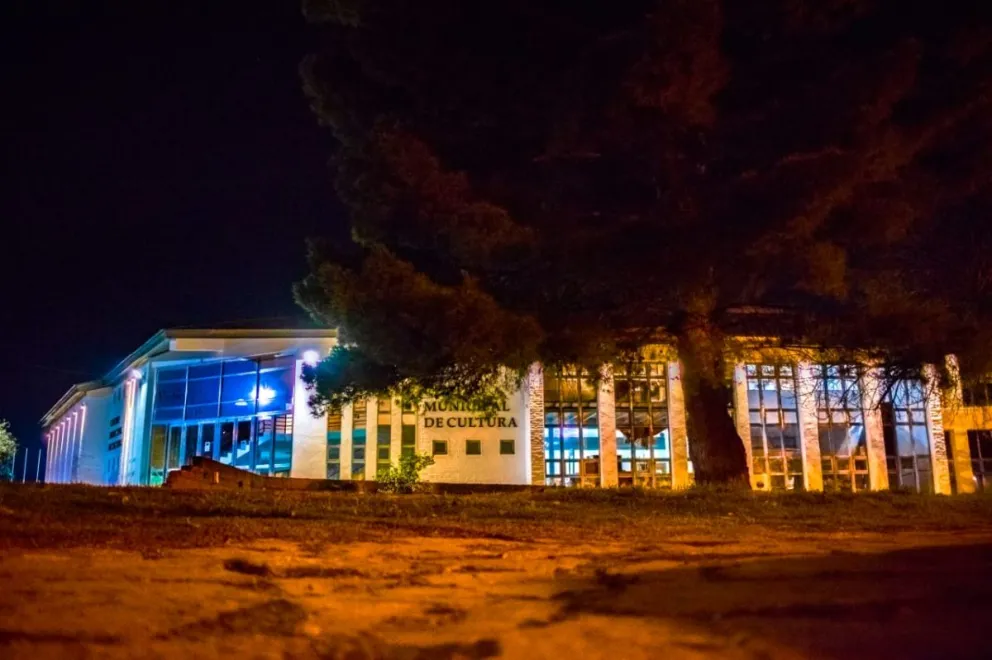 Grave: Denuncian que un hombre se masturbó entre los árboles del Centro Cultural