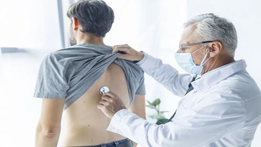 Qué controles clínicos deben hacerse los pacientes que atravesaron el coronavirus