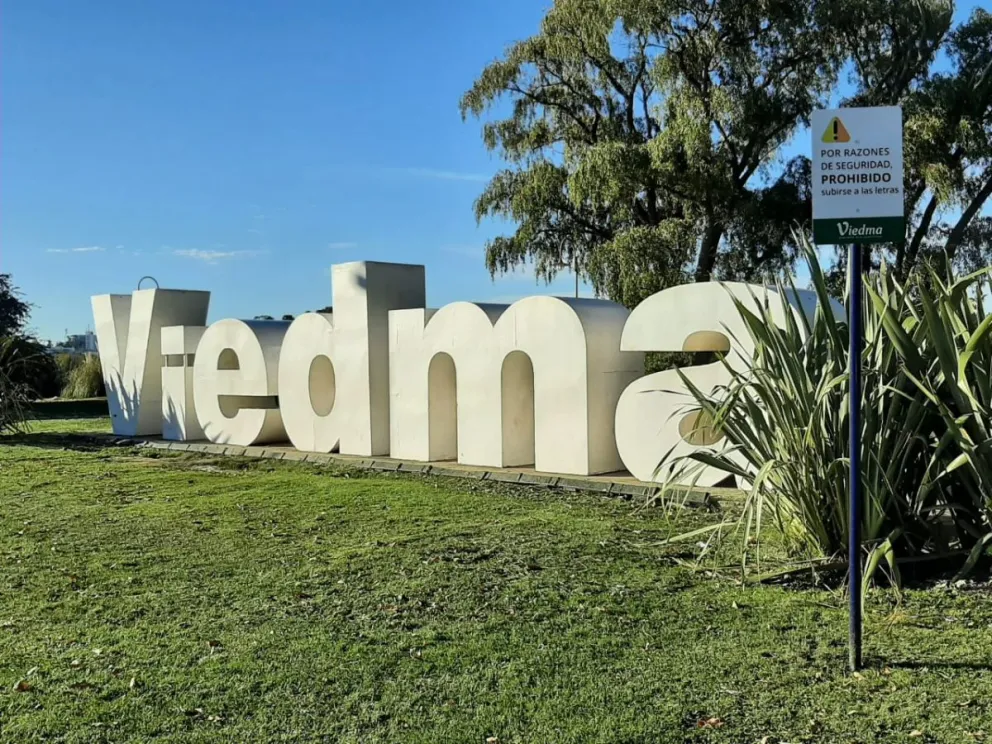 Aprendieron por las malas: no hay más niños en el cartel de Viedma