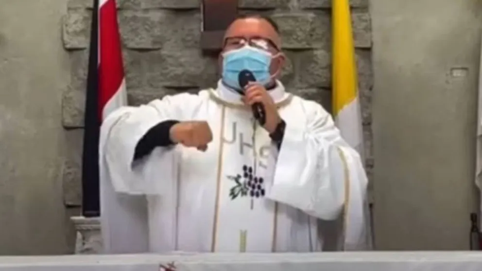 La canción viral del coronavirus de un sacerdote: "Hay covid pa'ti hay covid pa'mi"
