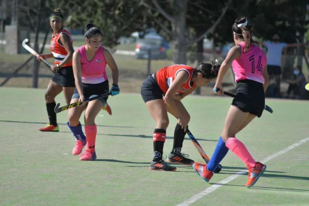 Se pone en marcha la cuarta fecha del hockey de la Comarca