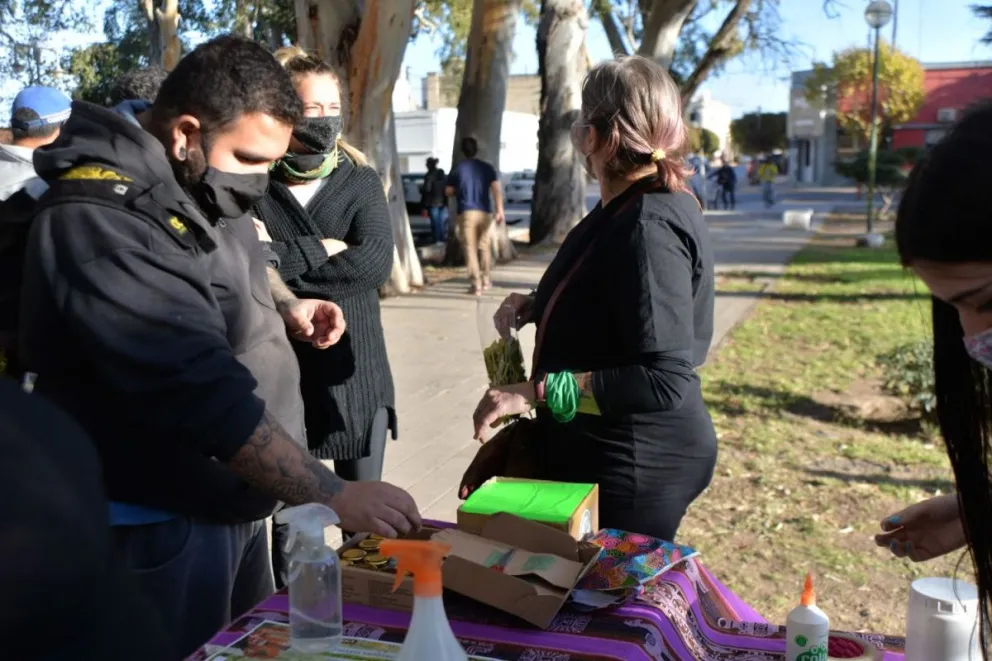 Al ritmo de Bob Marley, repartieron semillas de marihuana en Patagones
