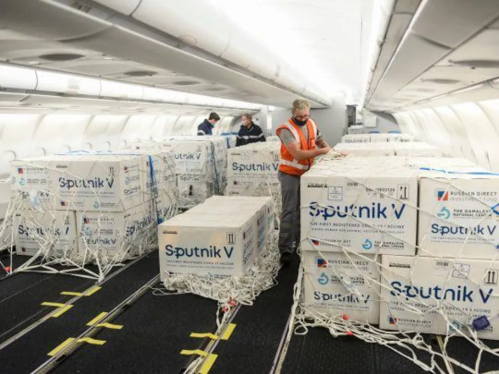 Esta madrugada llegarán a Argentina 500 mil dosis de Sputnik V
