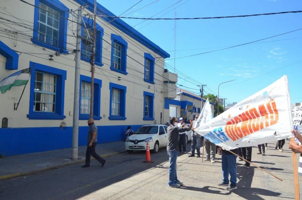Sale con fritas el aumento a jubilados policiales, y hay alivio en el sector