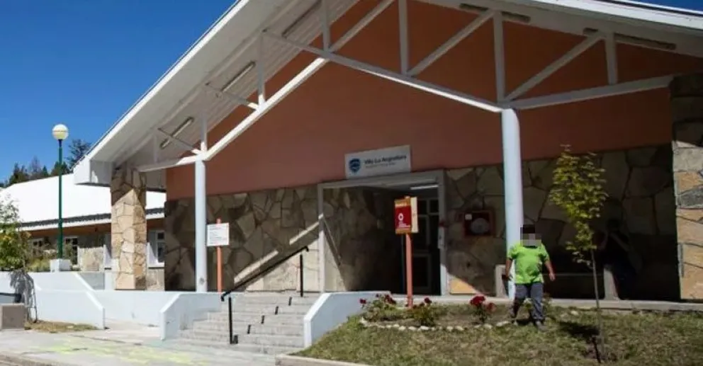 No pudo ser trasladada a Bariloche por faltante de camas y murió en La Angostura