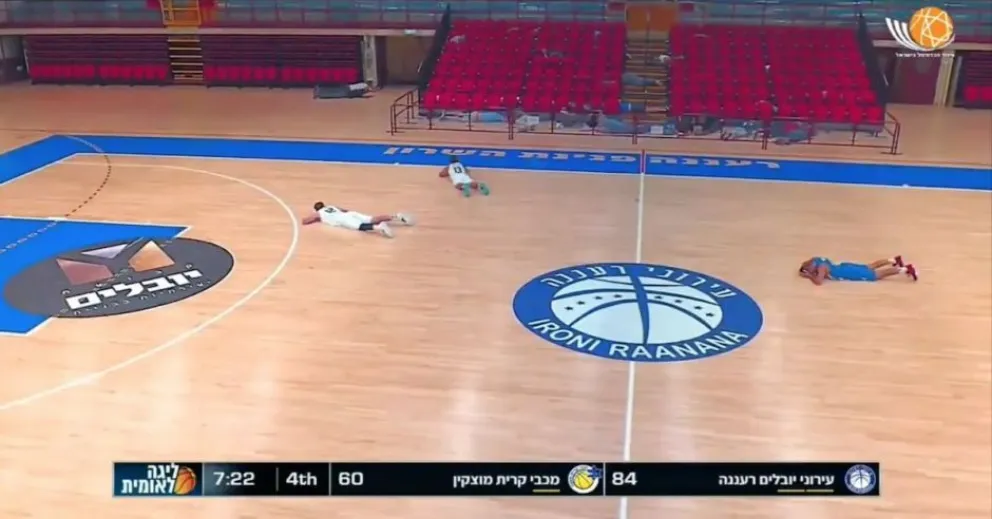 Video: partido de básquet es interrumpido por la alarma anti-misiles