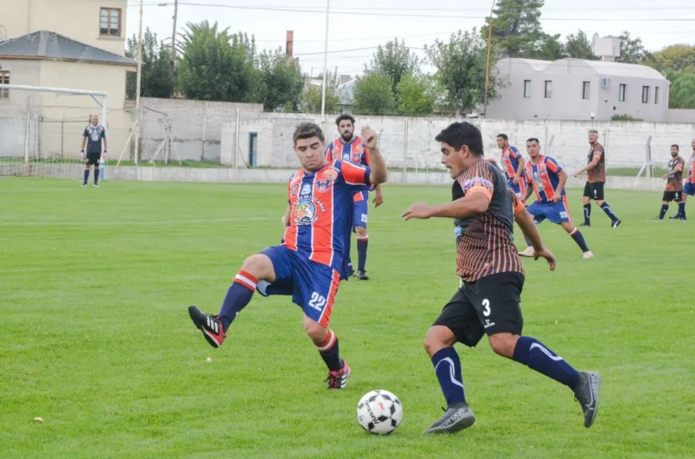 Liga Nacional Senior: Barrio Lindo se adueñó de la punta