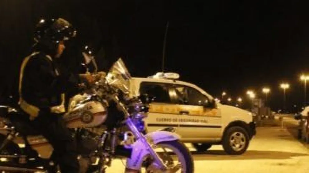 Ruido a chapa y destrozos de vehículos en un choque cerca de la Caminera