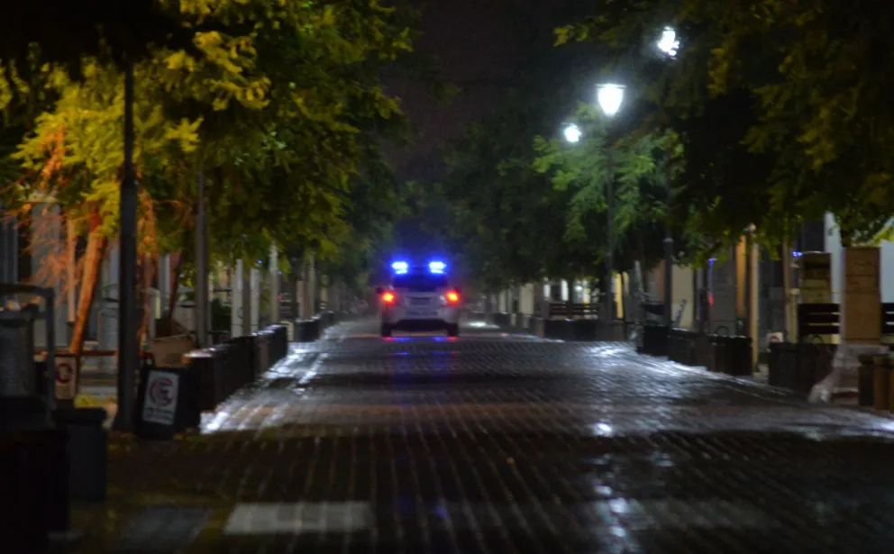 Conducían borrachos, violaron la restricción y denunciaron una paliza policial