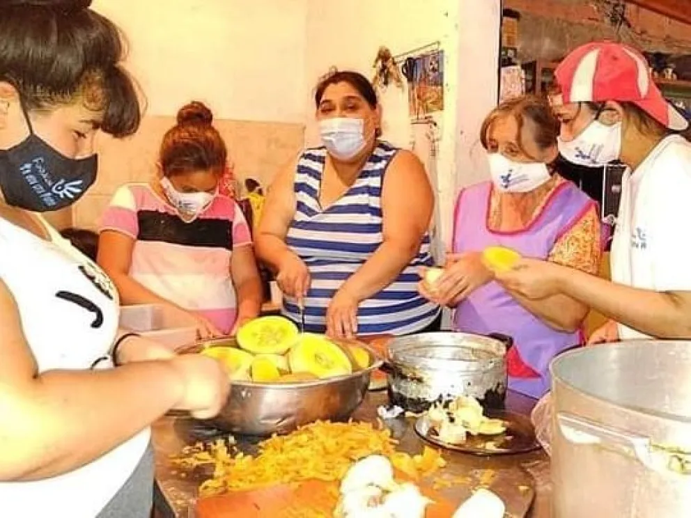 El hambre golpea fuerte en los barrios, y una ong echa mano a lo que puede