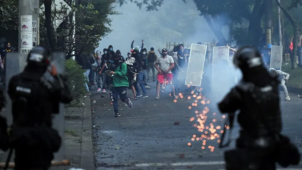 Protestas en Colombia: Joven de 17 años se suicidó tras ser abusada por policías