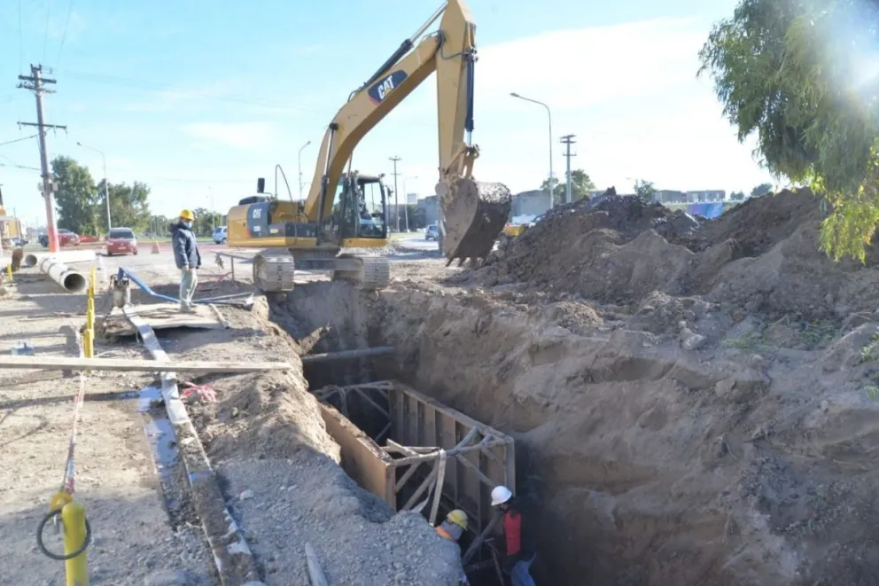 Tránsito reducido por obras del Plan Castello en la avenida Perón