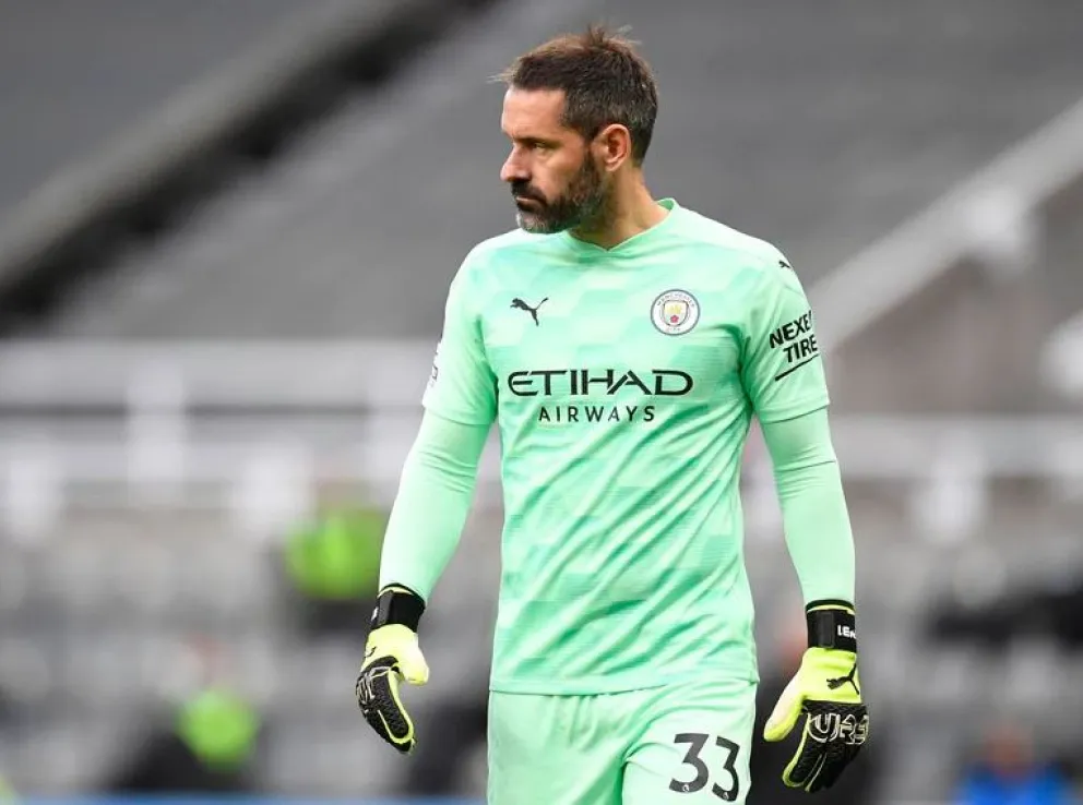 Conocé la curiosa historia del arquero que debutó con el City en la Premier