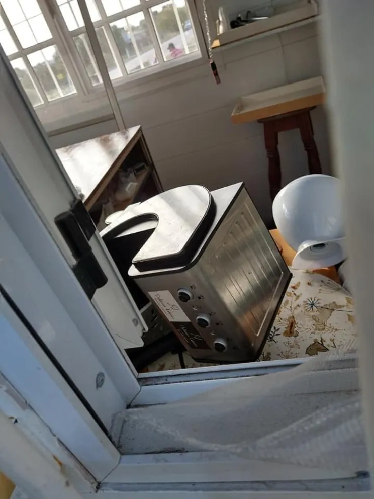 Destrozaron la casa de té que está debajo del Puente Viejo