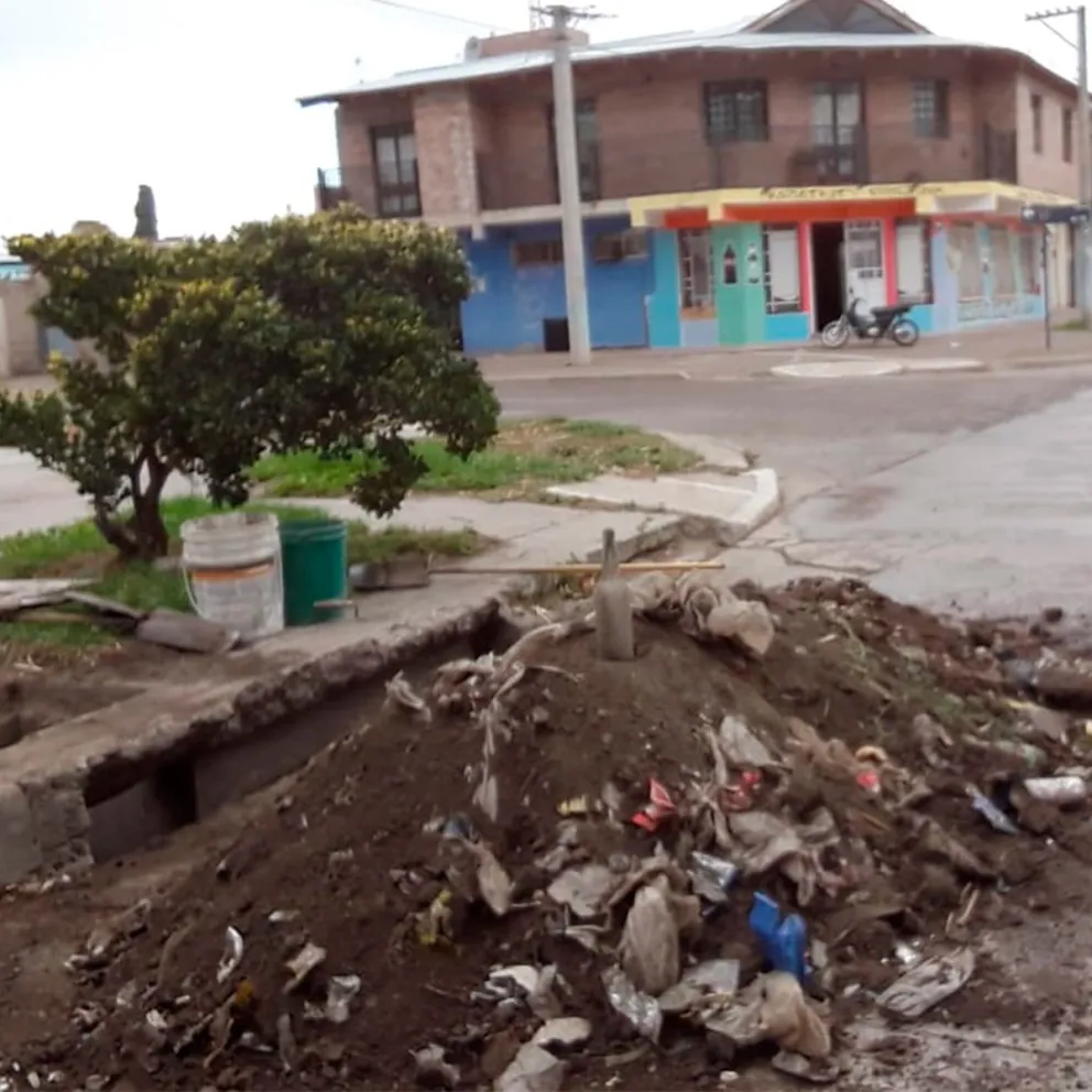 Limpieza de bocas de tormenta y anuncio de lluvias