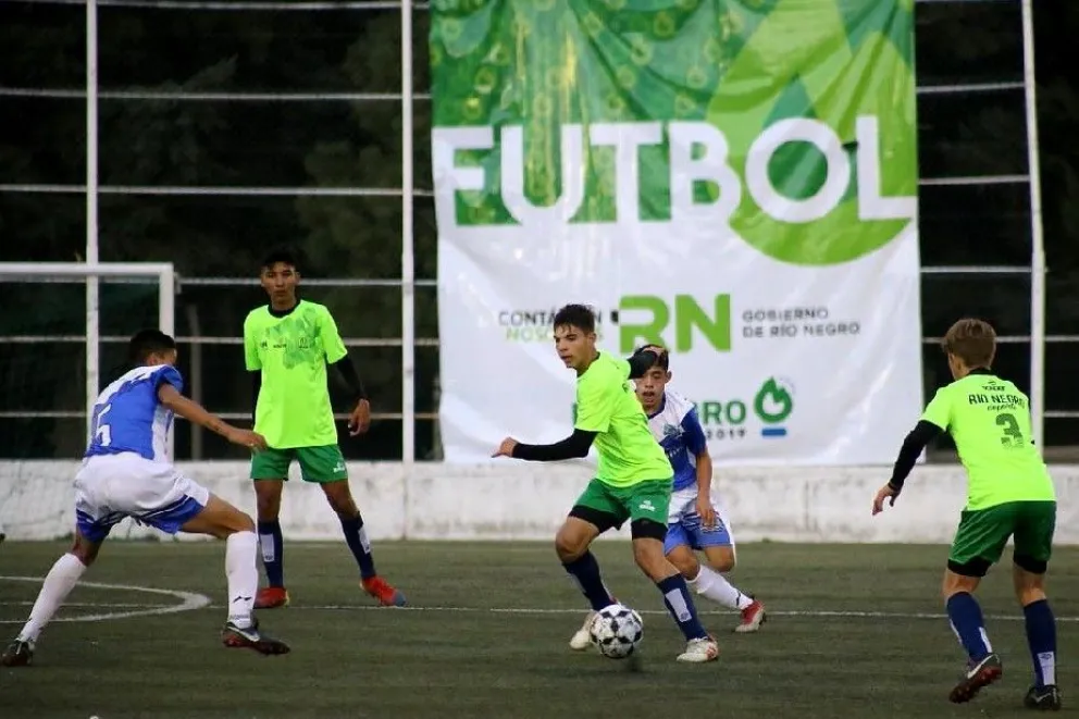 Los selectivos de fútbol fueron postergados para evitar aglomeración de personas
