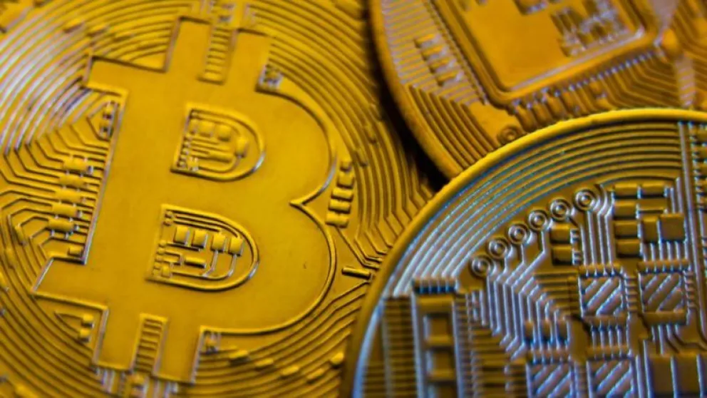 Revés para el Bitcoin: La criptomoneda más popular del mundo se ha desplomado