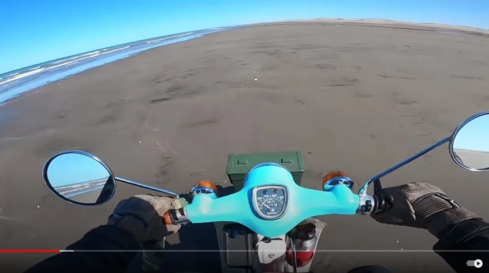 El recuerdo de una proeza con una Honda Econo en el médano de Bahía Creek