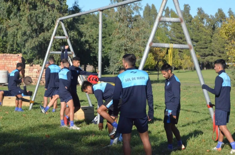 Torneo Federal A: el plantel de Sol de Mayo seguirá entrenando
