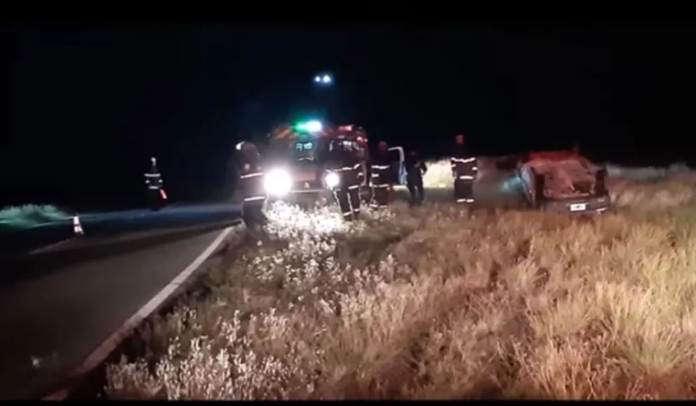 Perdió el control de su automóvil y volcó en el kilómetro 932 de la ruta N° 3