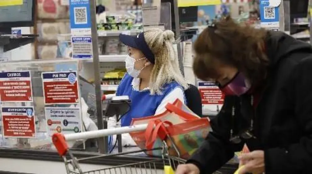 Para evitar picardías, recuerdan a supermercados que vendan lo esencial