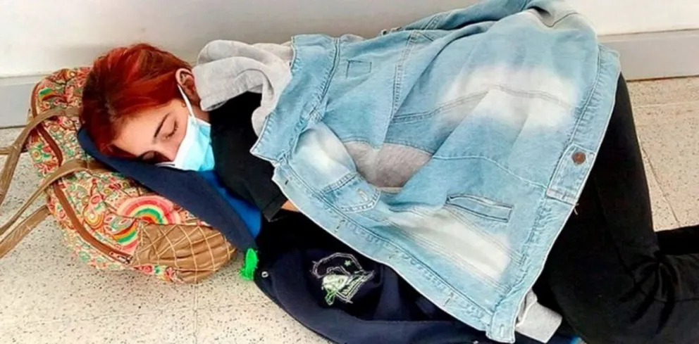 Joven murió por Covid tras esperar acostada en el piso de una guardia