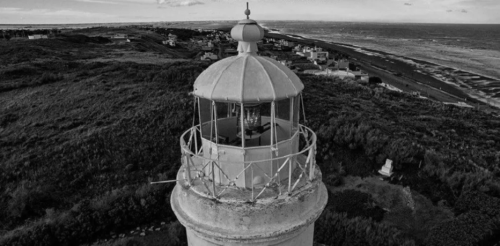 El faro, ícono de la Patagonia, cumple 134 años guiando a los navegantes